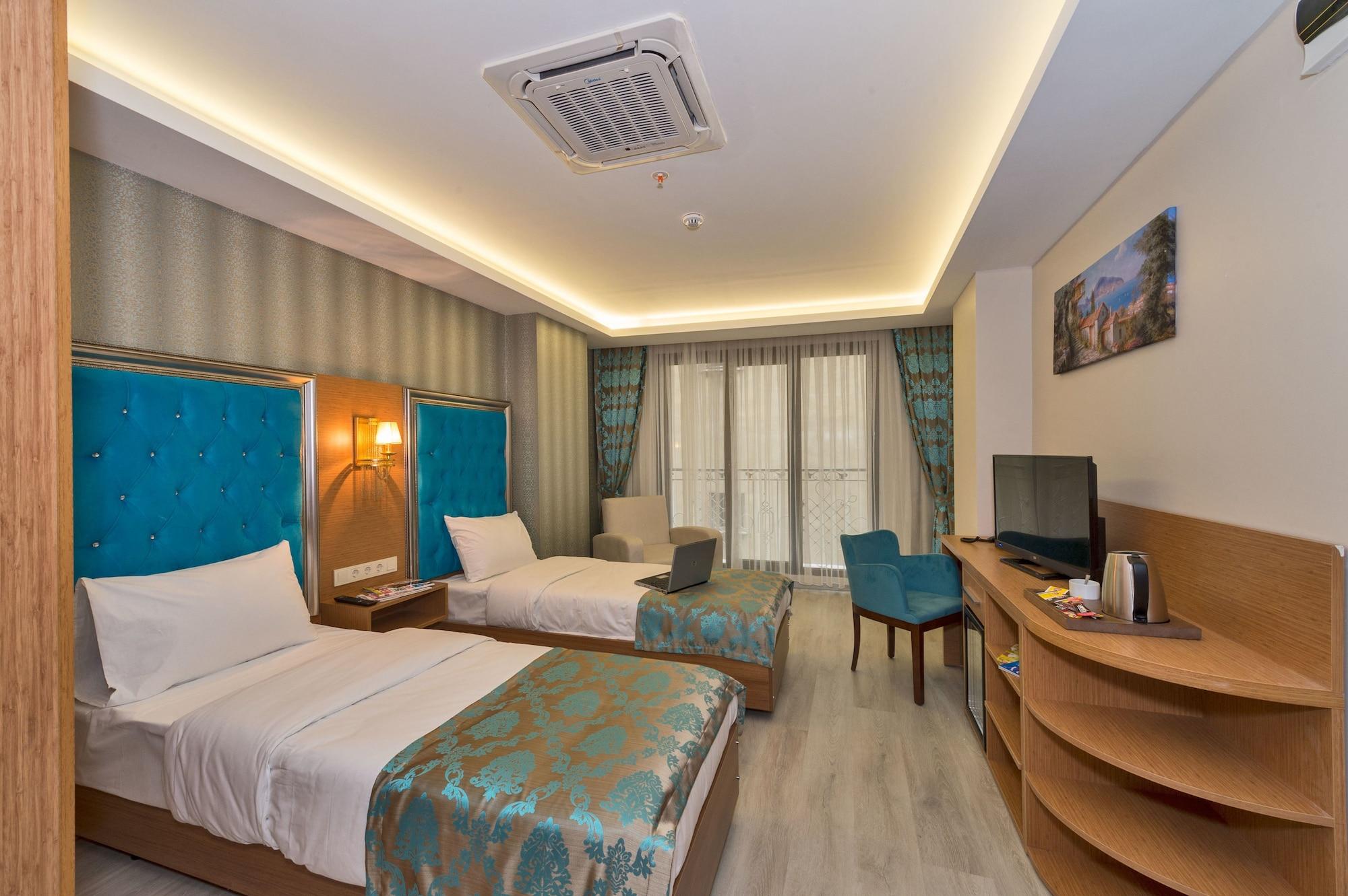 Grand Palace Hotel Istanbul Bagian luar foto
